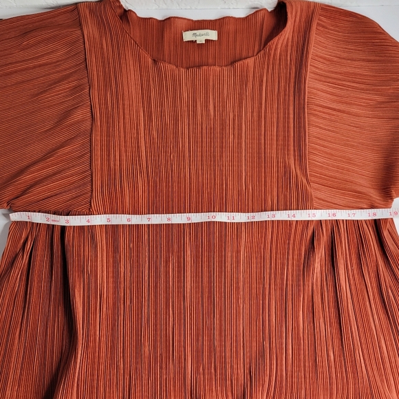 Madewell Texture and Thread Micropleat Top Size Medium Rust, Burnt Orange - Picture 9 of 10